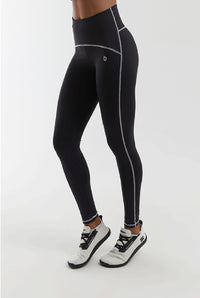 Frescor Medium Compression Leggings – High-performance leggings with a firm, sculpting fit. Features UV 50+ protection, anti-pilling technology, thermal comfort, and a rear waistband pocket for convenience. Made for support, movement, and durability.